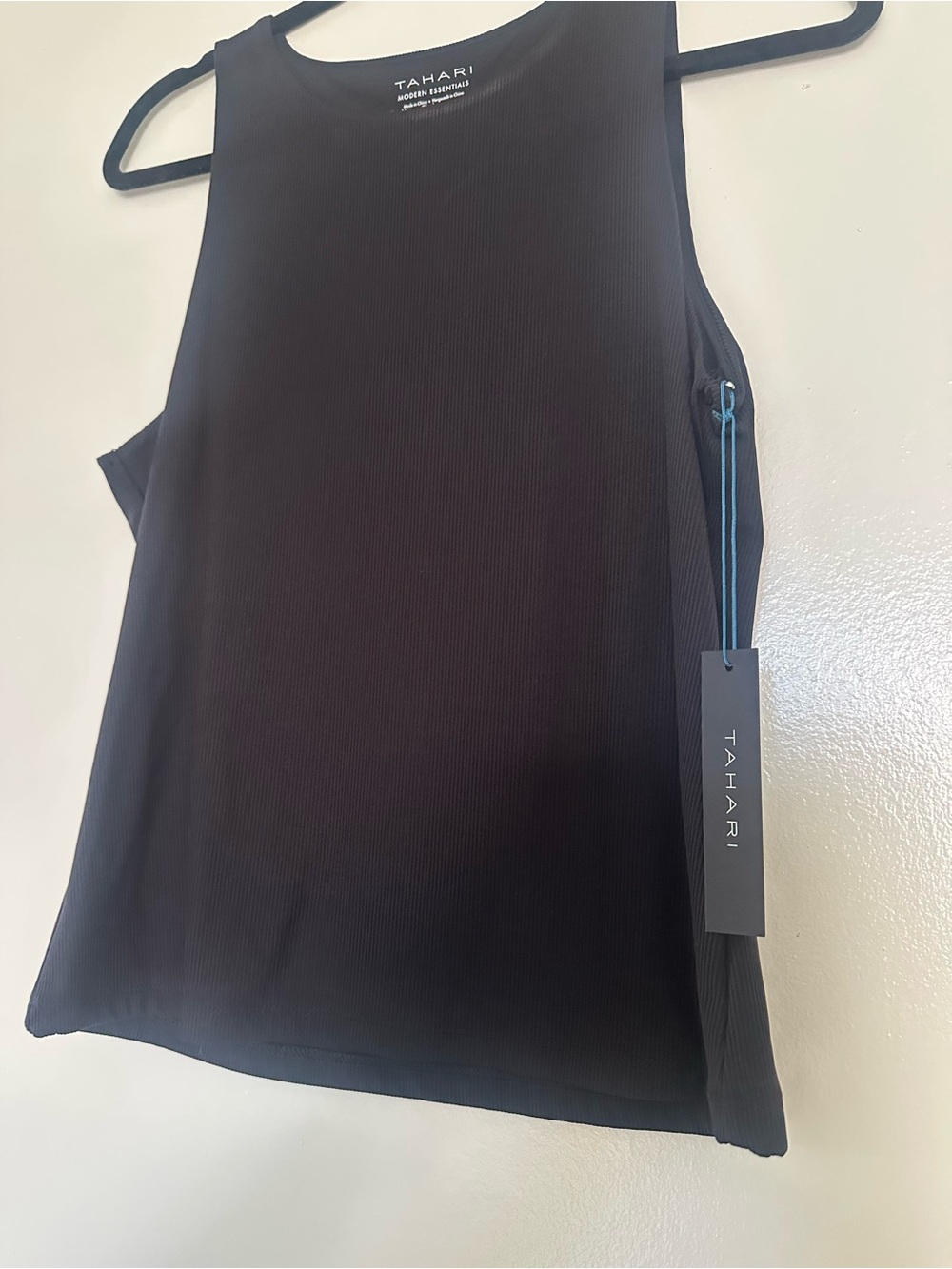 Tahari Black Ribbed Crewneck Tank - NWT - Size N - Picture 4 of 6
